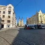 Letensky Milada E2 Homestay Prague